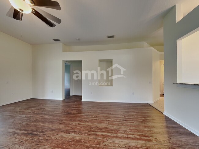 Foto del edificio - 1044 Summer Breeze Dr