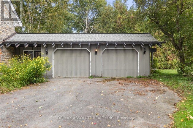 Photo du bâtiment - 2932 Carp Rd