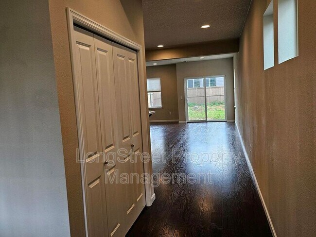 Foto del edificio - 16890 NW Viola St