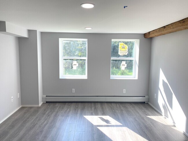 Living/dining - 265 Bradley St