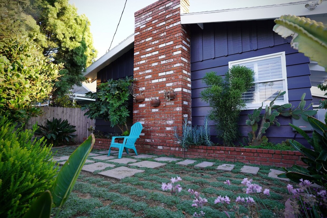 Primary Photo - Spacious Silver Lake Charmer 2-bedroom, 1-...