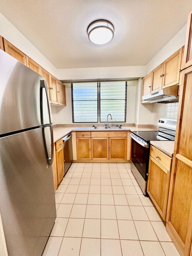 Foto del edificio - Available now | A 2 Bedroom, 2 Bathroom Condo with 2 assigned parking stalls at The Plaza Hawaii Kai