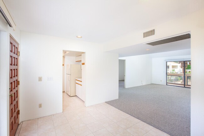 Foto del edificio - 255 E Avenida Granada