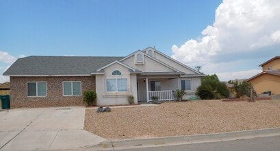 Building Photo - 7401 Branco Dr NE