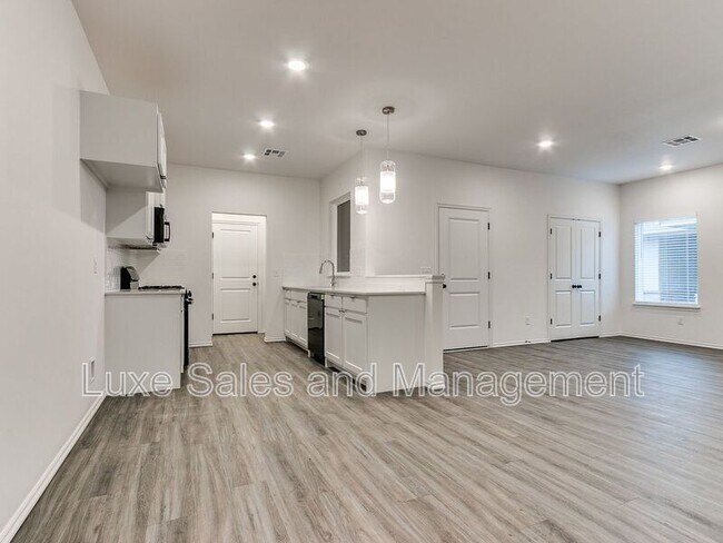 Building Photo - 8000 NW 110th St