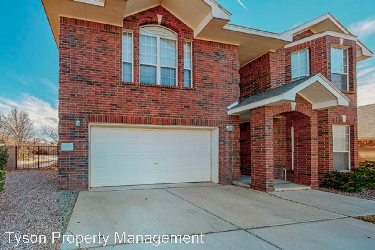 Foto principal - 4 br, 2.5 bath House - 6916 La Merida NE