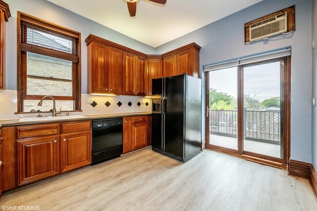 Kitchen - 2120 N Cleveland Ave
