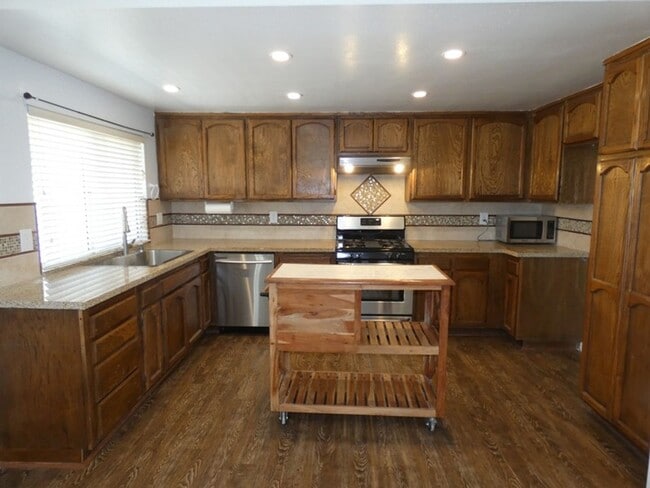 Foto del edificio - Spacious Orcutt Area Home in Gated Community
