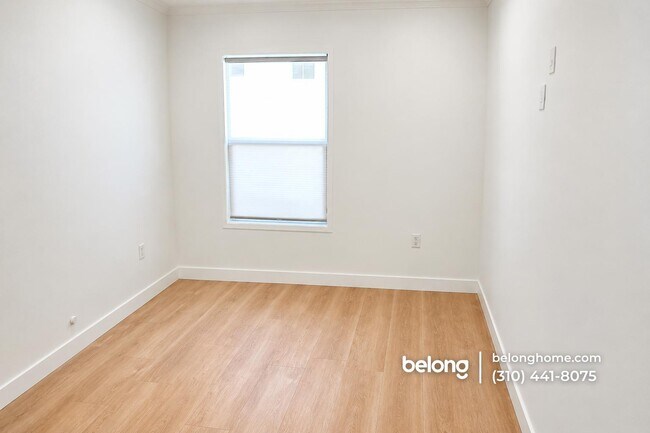 Foto del edificio - 1702 W 43rd St