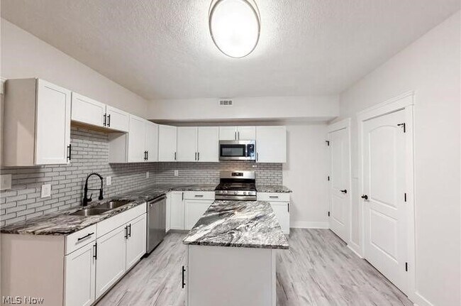 Foto del edificio - 3402 Erin Ave