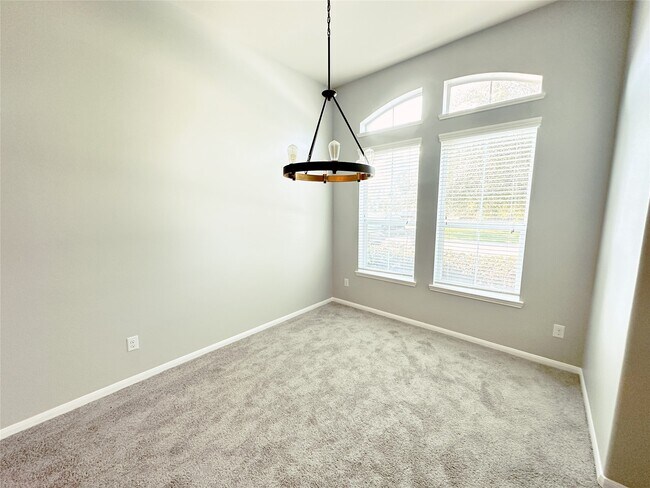 Foto del edificio - 10210 Larkmist Ln