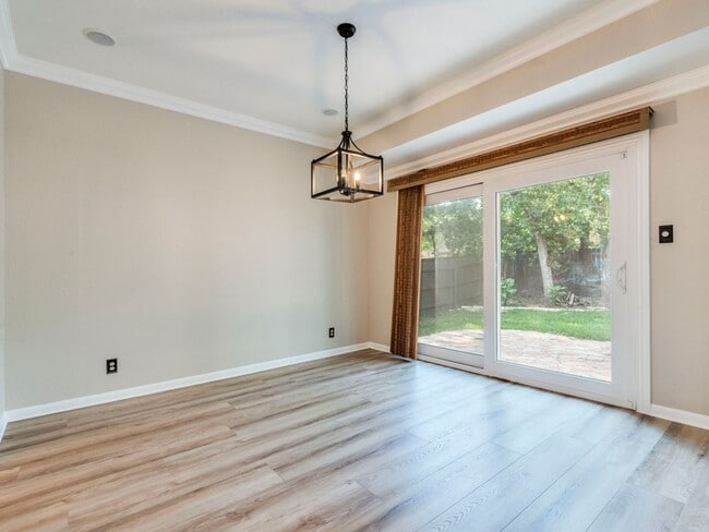 Building Photo - Welcome to the custom home in Buttercup Creek