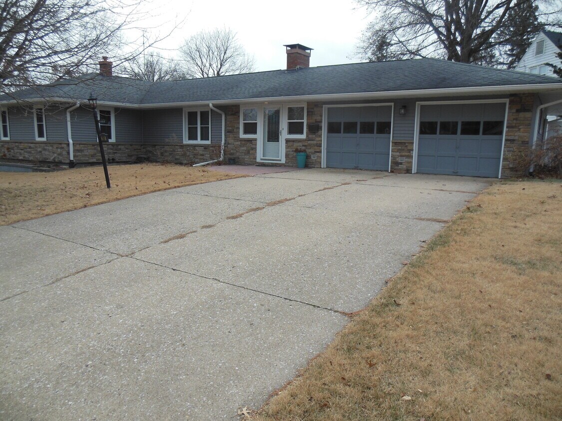 2501 River Dr, Burlington, IA 52601 House Rental in Burlington, IA