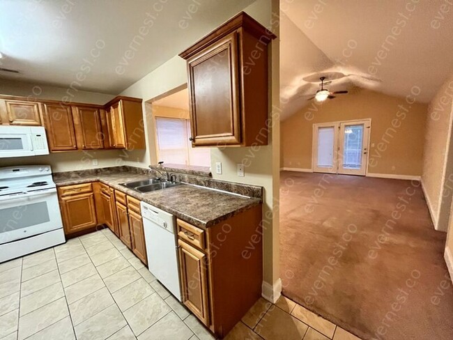 Building Photo - 1521 Southernwood Dr