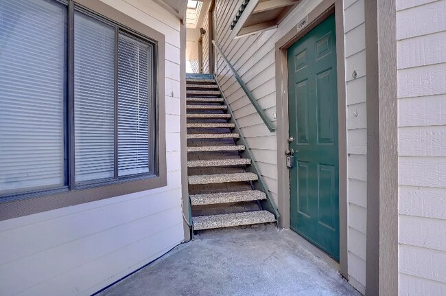 Building Photo - 2300 Balsam Dr