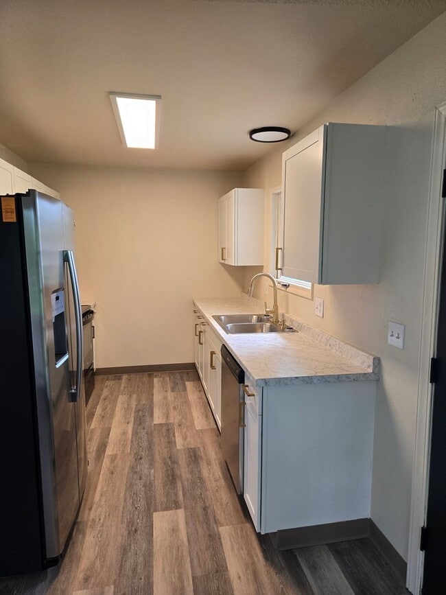 Building Photo - Newly Updated Turnagain 4 Bedroom Home!