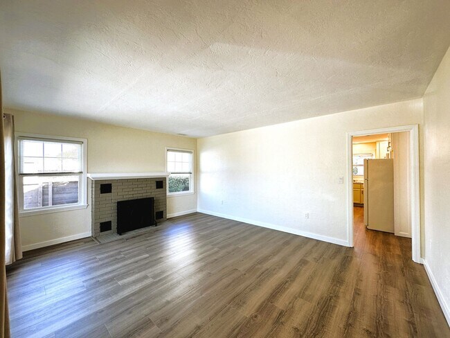 Foto del edificio - 3 Bedroom/2.5 Bathroom Novato Home - 1012 Second Street
