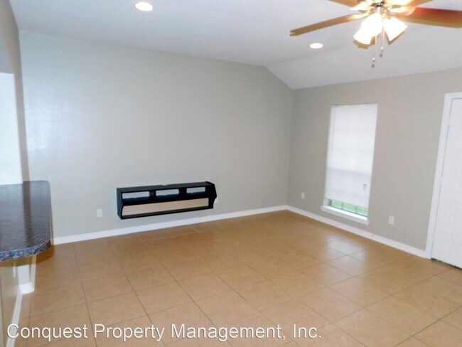 Building Photo - 2 br, 1 bath House - 1320 E Houston St.