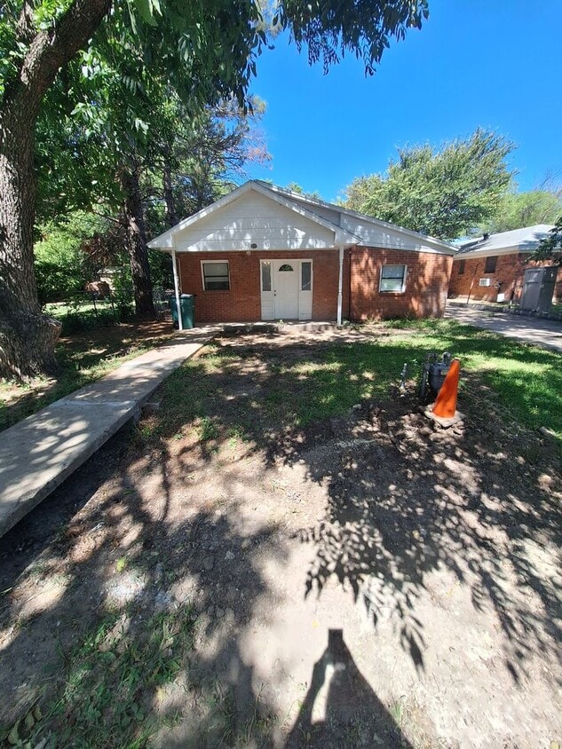 Primary Photo - 4 Bedroom, 2 Bath in Clyde!
