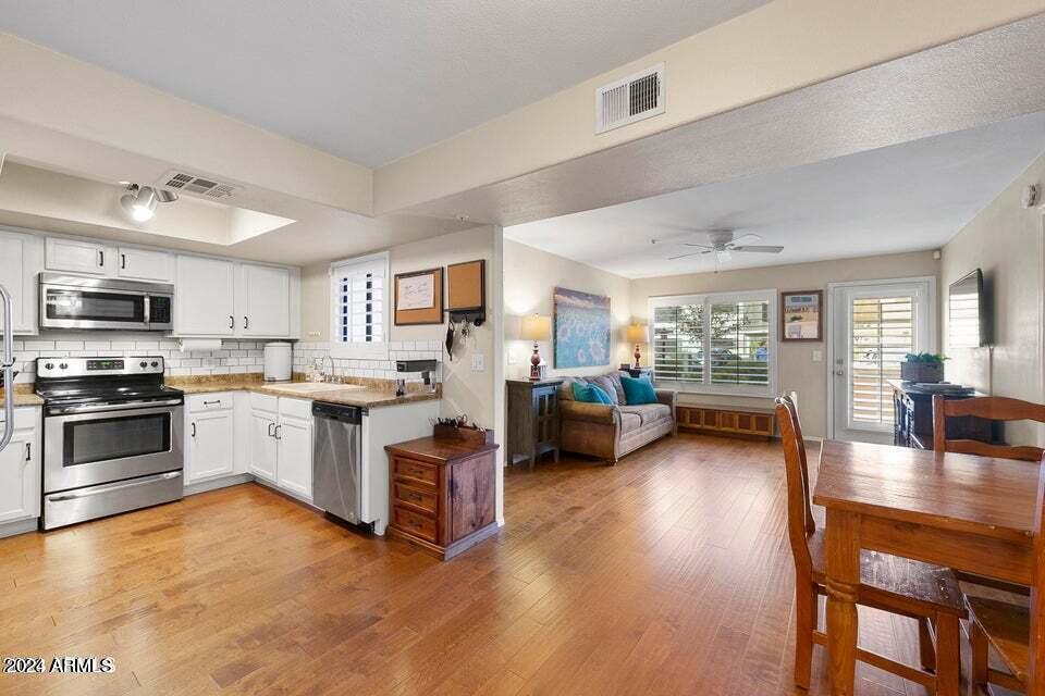 Primary Photo - 9990 N Scottsdale Rd