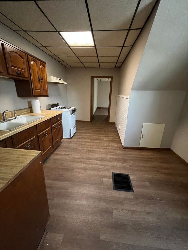 Building Photo - High Street Place **NEW Lowered Rent**