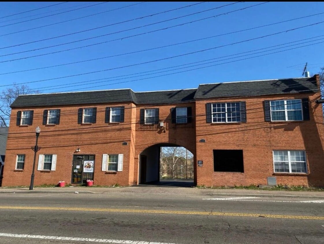 Primary Photo - 1604-1608 W. Galbraith Road