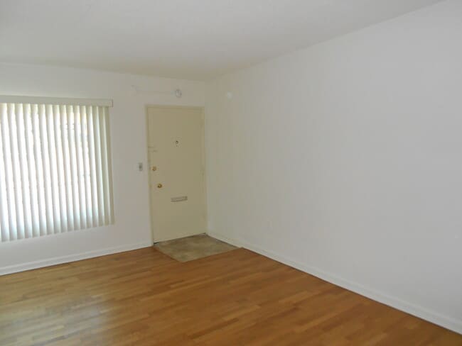 Building Photo - 10756 Santa Monica Blvd