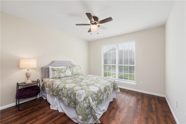 Building Photo - 1229 Oney Hervey Dr