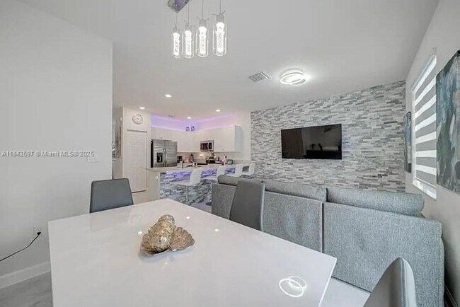 Foto del edificio - 3371 W 106th Terrace