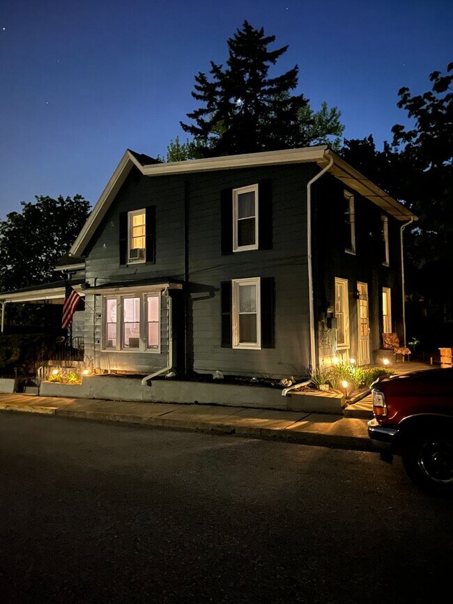 Foto del edificio - 4 Bedroom Single Family Home in Susquehanna Township