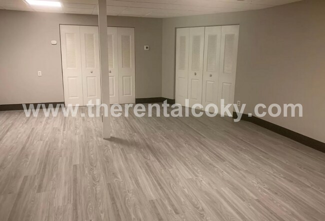 Building Photo - 105 Meadowlark