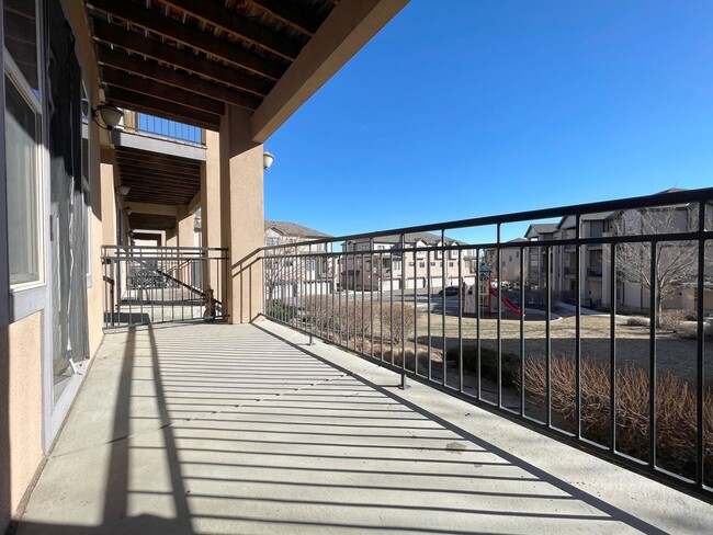 Foto del edificio - Spacious 2 bedroom townhome with attached ...