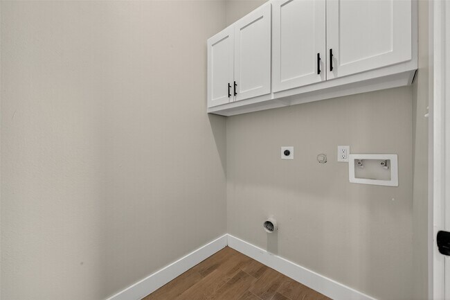 Building Photo - 8005 Sexton St