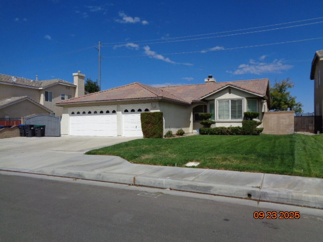 Primary Photo - Beautiful One Story Offering 1559 sq. ft. ...