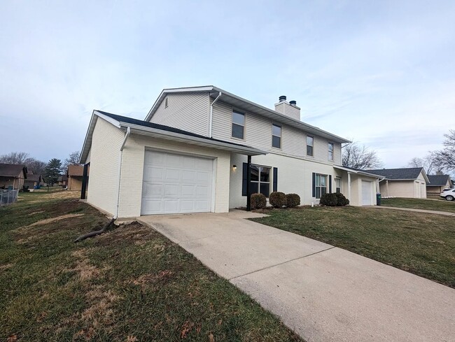 Building Photo - 709 Ganim Dr