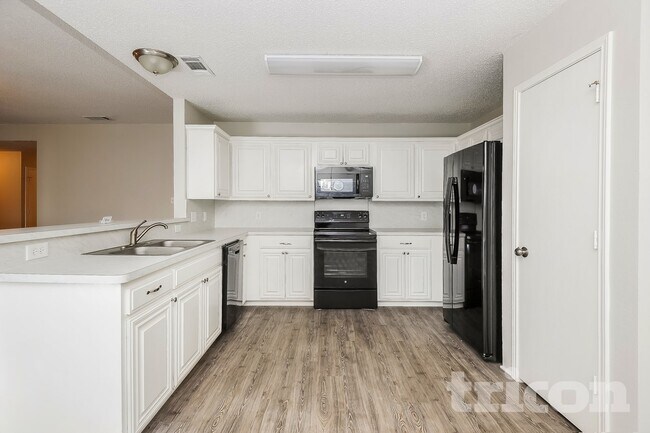Building Photo - 516 Cambridge Dr