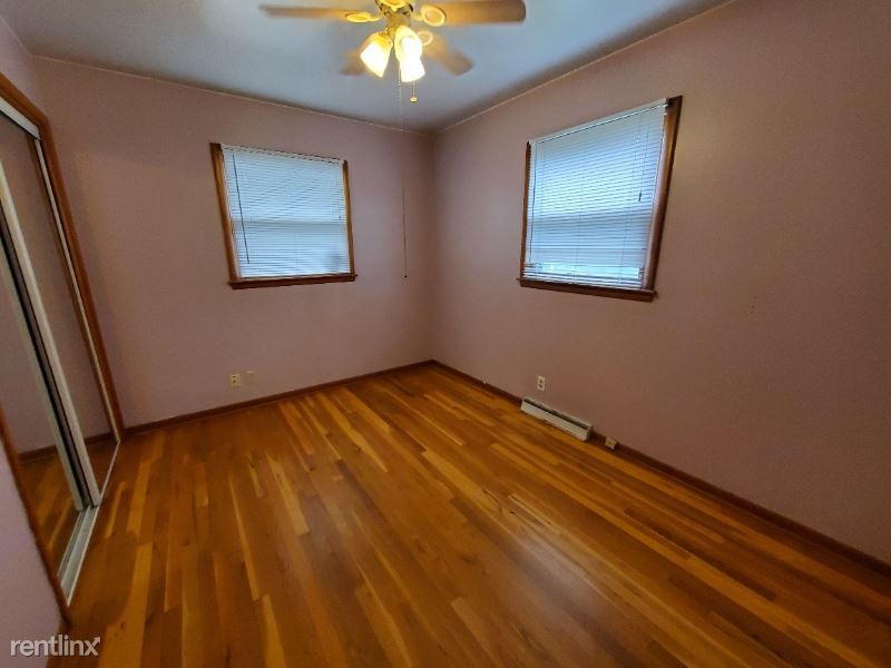 Building Photo - 3 br, 1 bath House - 2229 SW Jewell Ave