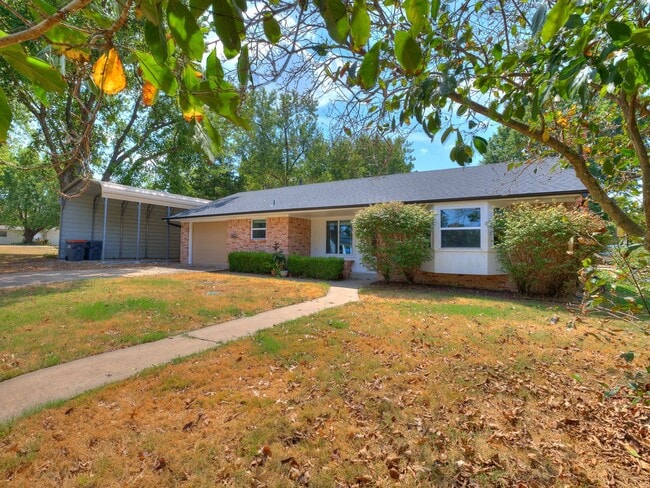 Building Photo - 463 E Johnson Ave