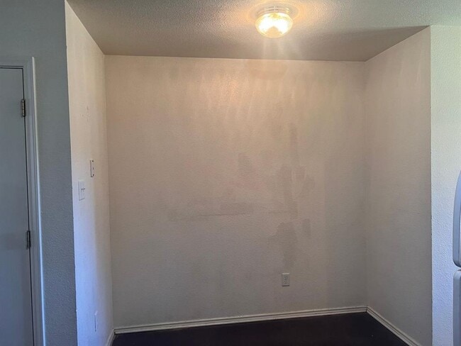 Building Photo - 4400 Mattie Dr