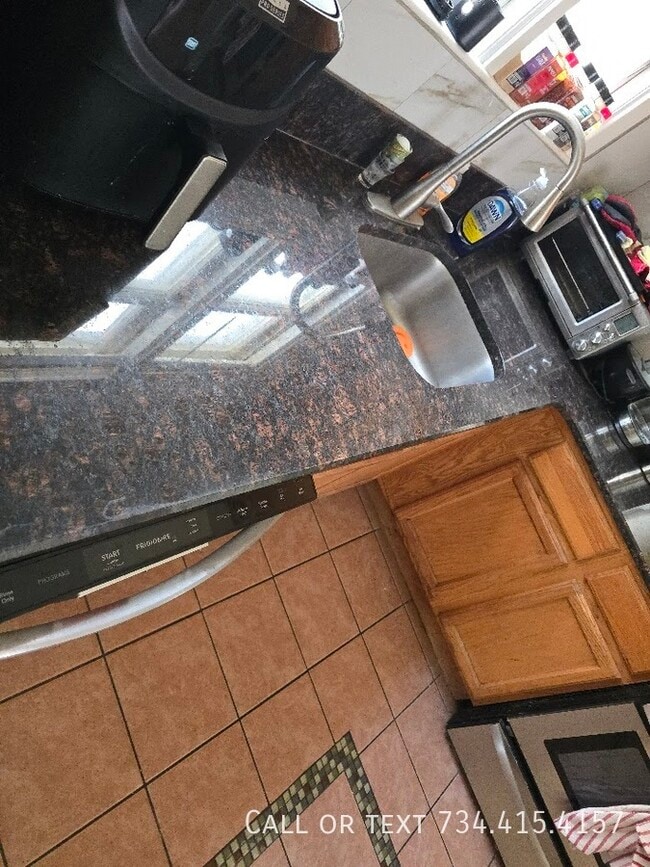 Building Photo - 502 Benjamin St