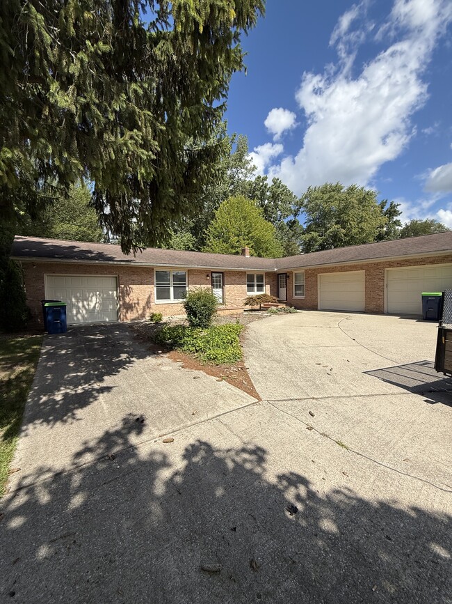 Building Photo - 8901 Highland Dr