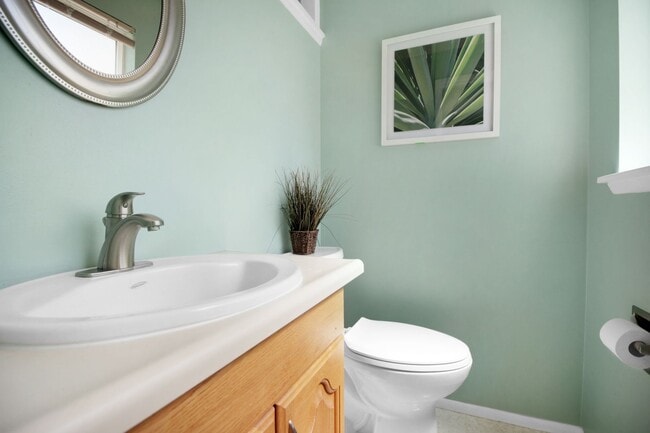 Building Photo - 5bd/2.5ba Redmond Home