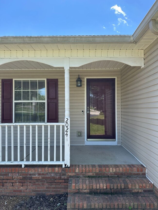 Building Photo - 2024 Stafford Dr