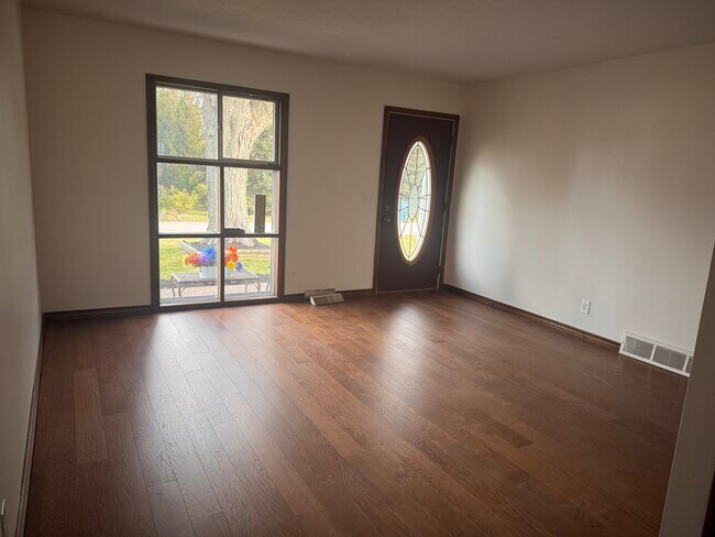 Foto del edificio - 319 Ironwood Rd