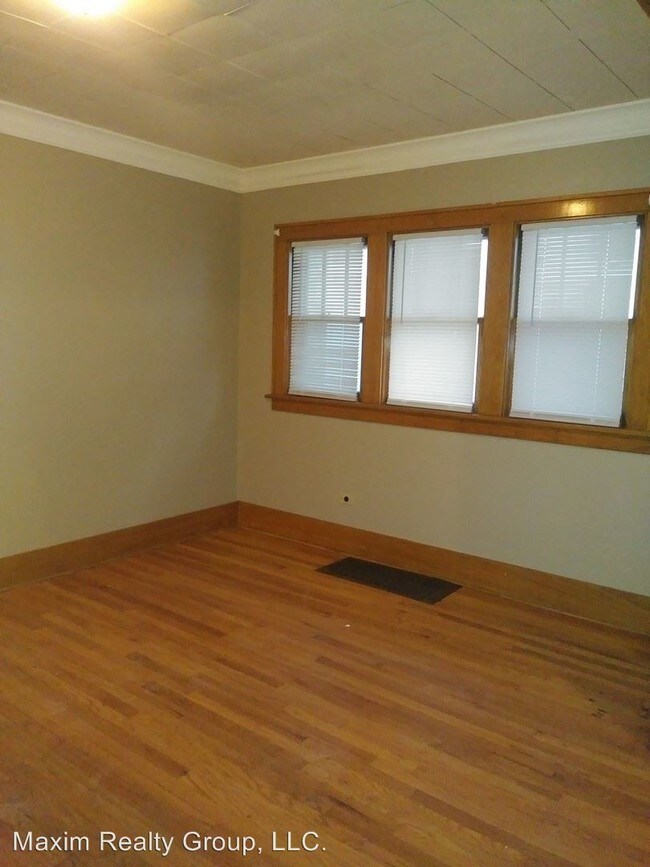 Building Photo - 3 br, 1 bath House - 2434 NEWPORT AV