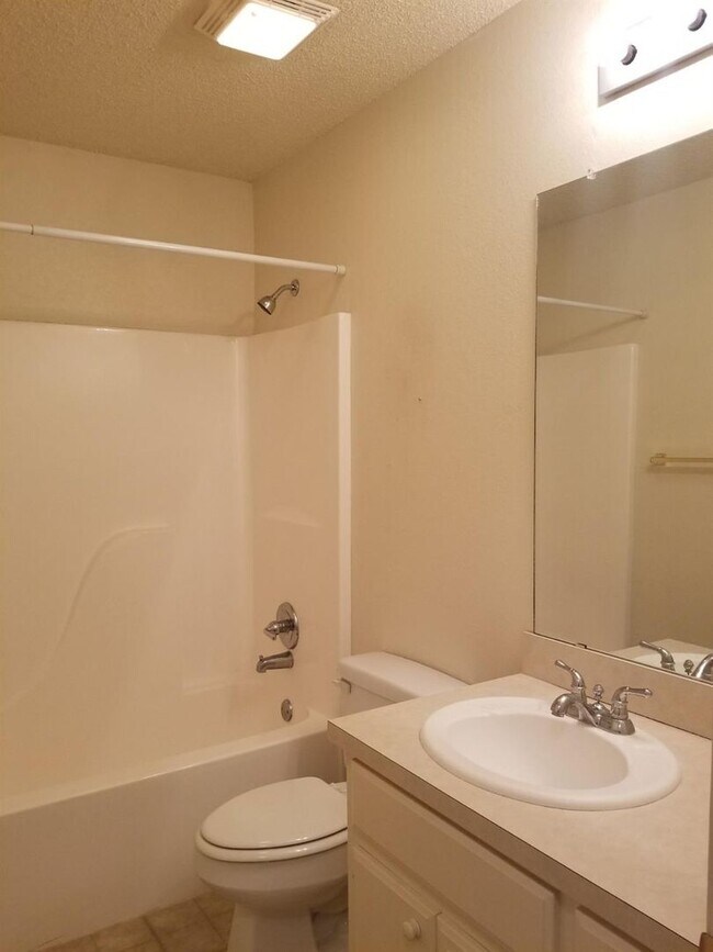 Foto del edificio - AMAZING 2/2/2 IN SOUTH LUBBOCK FOR LEASE!