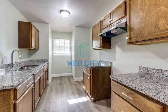 Building Photo - 6330 Cinnamon Oaks Dr