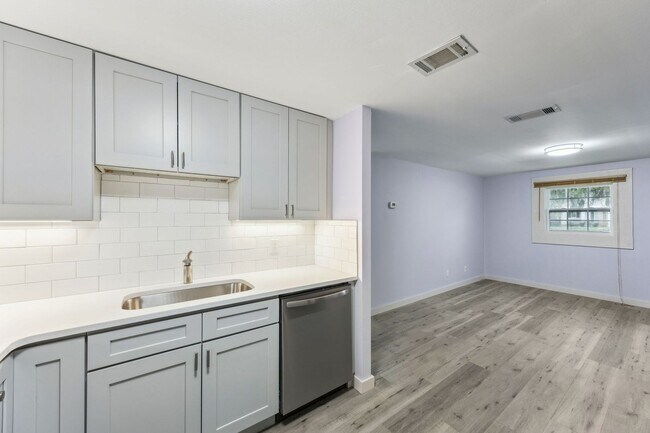 Foto del edificio - Adorable Newly Renovated 3/2 on Amelia Isl...