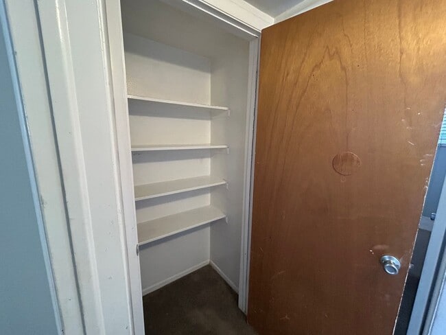 Foto del edificio - Crestview 2 Bedroom Apartment with mountain views