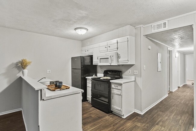 Building Photo - The Element at 3900